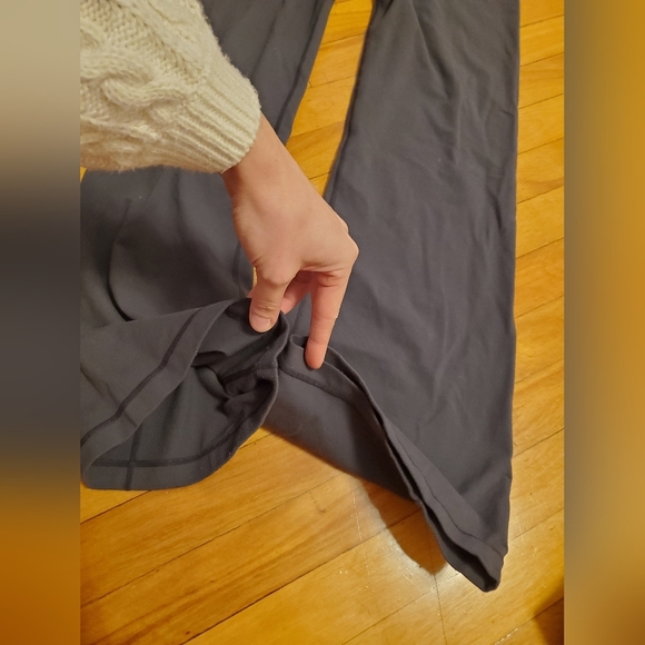 Lululemon Reversible Yoga pants. Grey and white. Size 10. - Picture 10 of 11